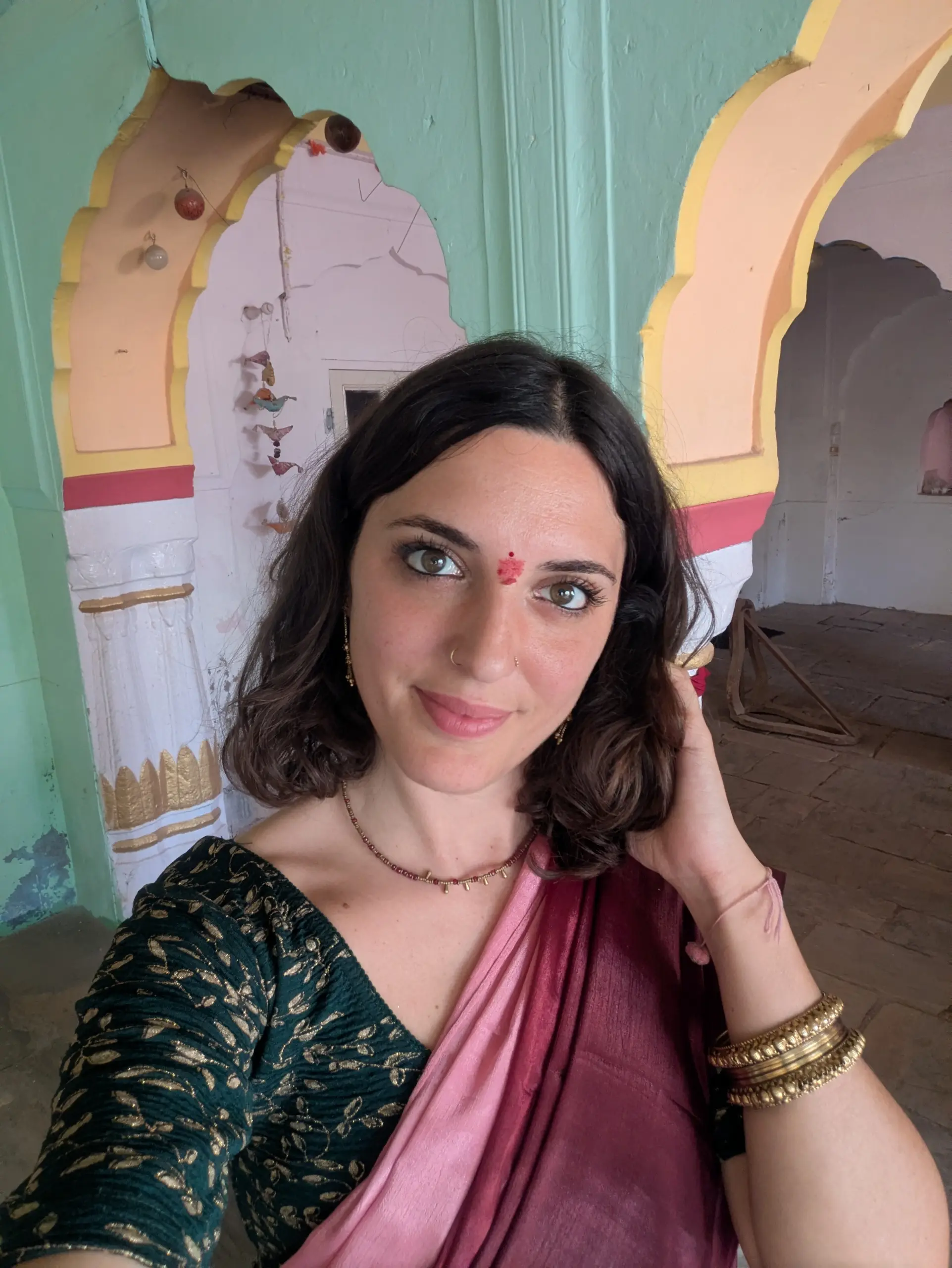 Eva with a traveller holding a block-printed fabric in a Jaipur atelier